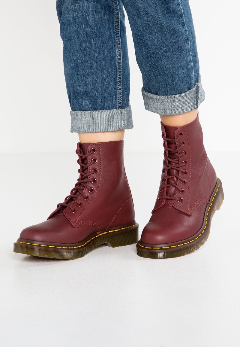 Dr. Martens Snörstövletter - red
