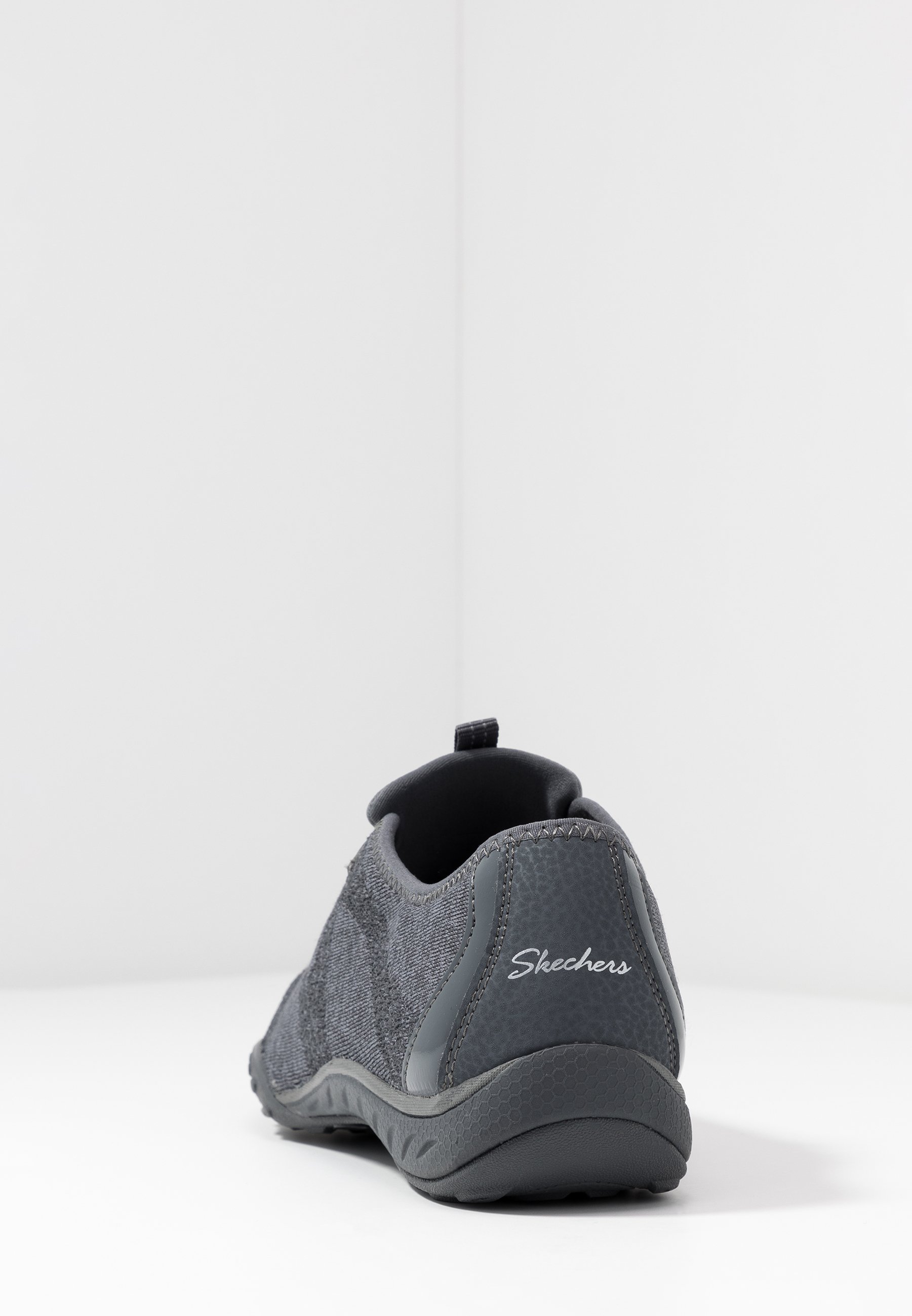 Skechers Wide Fit BREATHE EASY Joggesko charcoalgray Skechers Wide Fit MADISON AVE Joggesko grey Zalando.no