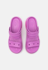 Crocs MEGA CRUSH UNISEX - Badesandaler - bubble
