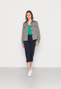 VILA VINEEDIT LONG CAPRI - Calções de ganga - navy blazer