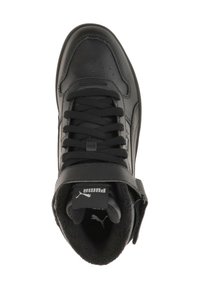 Svarta högskurna sneakers i texturerat läder. Har snörning, en kardborrerem och en mjuk inredning. Puma-logotyp på tungan.