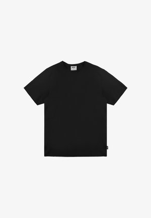 Czarna koszulka z bawełny. Krótkie rękawy, okrągły dekolt i prosty krój. Dyskretna metka na dolnym lewym boku. Gładka tekstura.