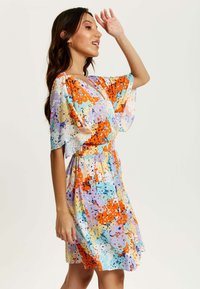 Liquorish FLORAL PRINT WITH OPEN BACK - Day dress - multi coloured
