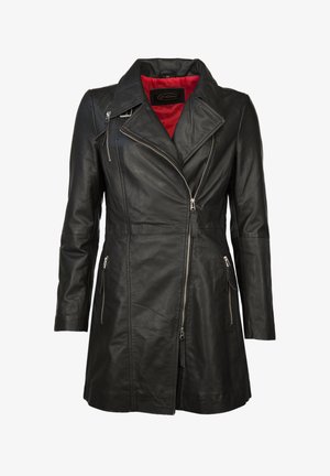 Schwarze Lederjacke mit rotem Innenfutter, asymmetrischem Reißverschluss, Kragen und mehreren Reißverschlusstaschen. Glatte Textur und taillierte Passform.