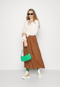 ONLY ONLVENEDIG PAPERBAG LONG SKIRT - Saia comprida - toffee