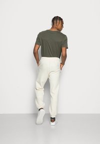 Jack & Jones JJIKANE ELLIOT  - Calças de fato de treino - turtledove