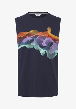 Marinefarbener ärmelloser T-Shirt aus Baumwolle. Mit einem mehrfarbigen Wellenmuster in Orange, Lila und Türkis über der Brust. Weicher Stoff.