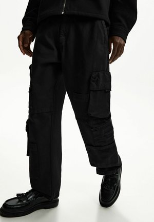 Bershka Pantaloni cargo - black