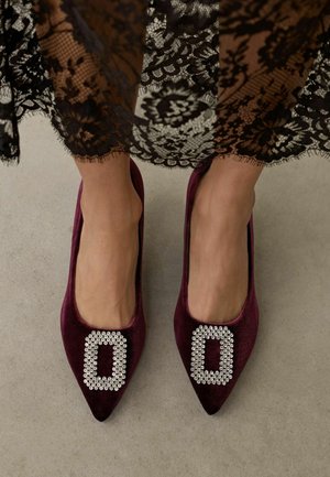 Pumps - new red velvet