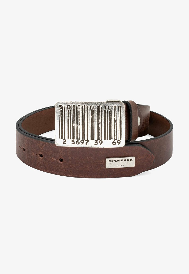 Brauner Ledergürtel mit einer silbernen Metallschnalle, die ein Barcode-Design aufweist. Der Gürtel hat sichtbare Nähte und mehrere Löcher zur Anpassung.