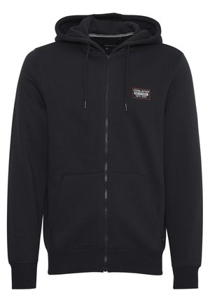 Zwarte zip-up hoodie gemaakt van zachte stof. Bevat een capuchon met trekkoord, voorzakken en een klein merkembleem op de borst.