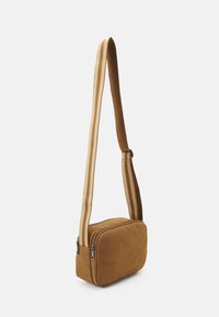 Pier One UNISEX - Skulderveske - brown