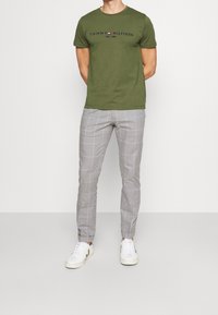 Tommy Hilfiger T-shirt med print - dark green