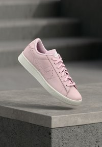 Δεν επιλέχθηκε, pink foam/sail