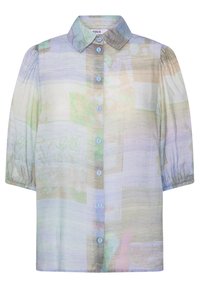 Camisa ligera de botones con cuello, que presenta un patrón abstracto en tonos pastel y mangas abullonadas, fabricada con un tejido suave.