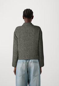 Pieces PCNORINE SHORT JACKET - Ljetna jakna - black/white