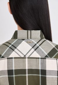 Barbour BREDON SHIRT - Blusa com botões - ancient loden tartan