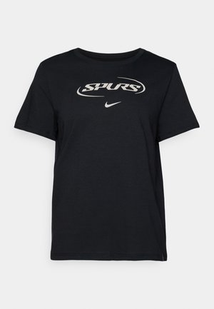 T-shirt in cotone nero con logo "SPURS" in bianco e un piccolo logo Nike in basso. Maniche corte e design classico a girocollo.