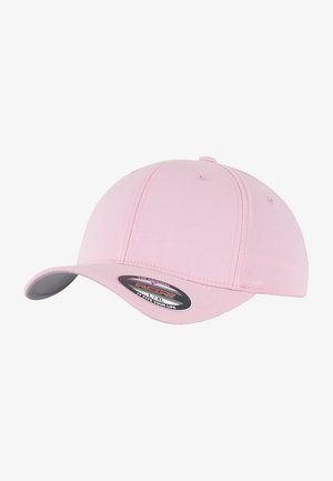 Vaaleanpunainen baseball-lippis, jossa on kaareva lippa, pehmeästä kankaasta valmistettu, ja sivussa on punottu kuvio ja kokolappu.