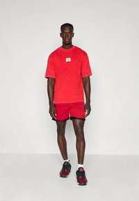 Nike Performance CHICAGO BULLS TEE - Klubbkläder - university red