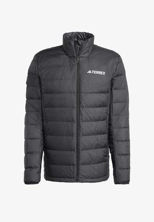Chaqueta acolchada negra con un alto cuello, diseño acolchado, cremallera frontal y logotipo TERREX en el lado izquierdo del pecho. Material duradero y ligero.