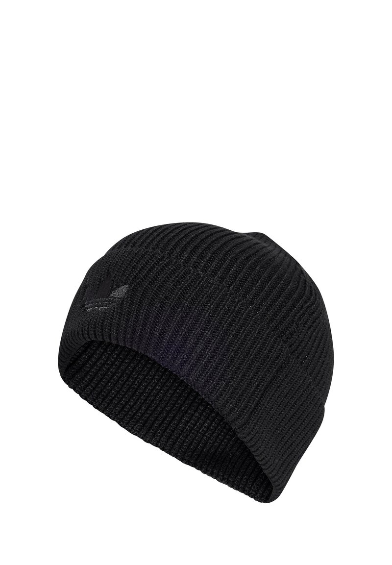 Berretto in maglia nera con texture a coste, caratterizzato da un risvolto e un logo discreto di lato. Design leggero e senza cuciture.