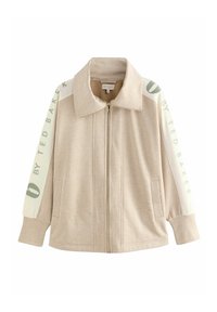 Bežna zip-up jakna s širokim ovratnikom, mehke teksture in kontrastnimi belimi rokavi, ki vsebujejo zelene napise in logotipske detajle. Ima dva stranska žepa.