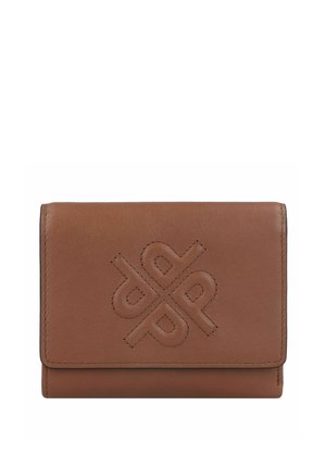 Portefeuille en cuir marron avec un design géométrique en relief, doté d'une fermeture à rabat et de coutures visibles le long des bords.