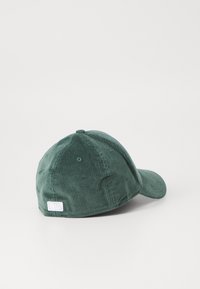 New Era 39THIRTY® UNISEX - Șapcă - dark green/white
