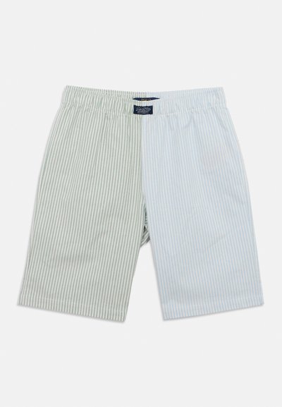 Spodenki w paski z elastycznym paskiem, z zielonymi i jasnoniebieskimi częściami, wykonane z lekkiego materiału, z cienkimi pionowymi paskami.