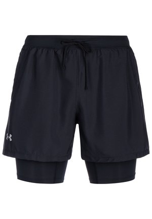 Czarne dwuwarstwowe spodenki sportowe z elastycznym pasem, sznurkiem do regulacji oraz logo Under Armour na lewej nogawce.