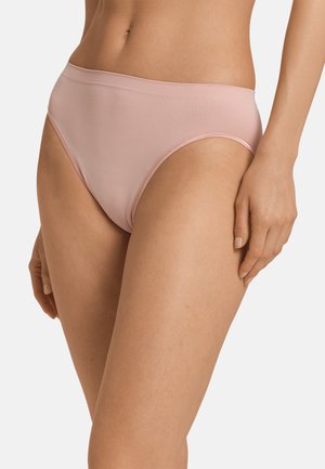 Lichtroze hoogsluitende slip gemaakt van gladde stof met een naadloze rand, voorzien van een comfortabele tailleband en een eenvoudig ontwerp.