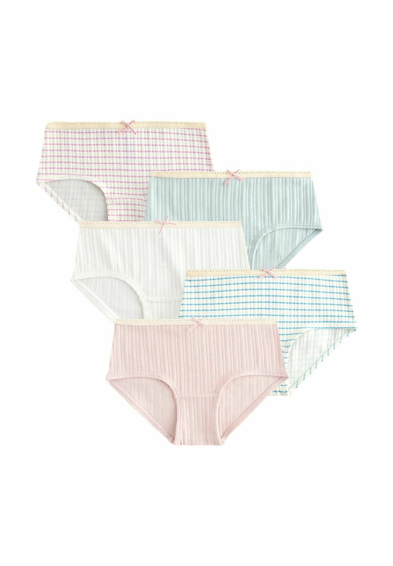 Cinque paia di biancheria intima femminile in assortiti colori pastello: rosa, menta, bianco, con modelli e trame a costine, rifiniti con piccoli fiocchi.
