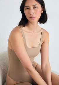 DORINA NOA - Σώμα - beige