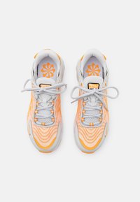 Nike Sportswear AIR MAX TW UNISEX - Tenisky - photon dust/vivid orange/white/black