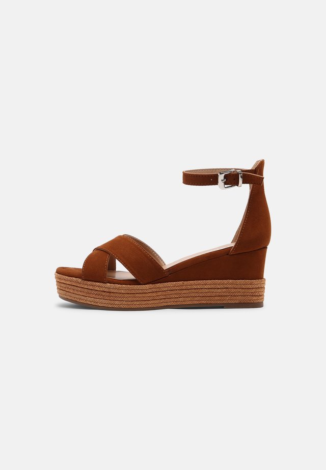 Platform sandals - cognac