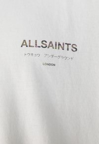 AllSaints UNDERGOUND CAMO - Camiseta estampada - ashen white