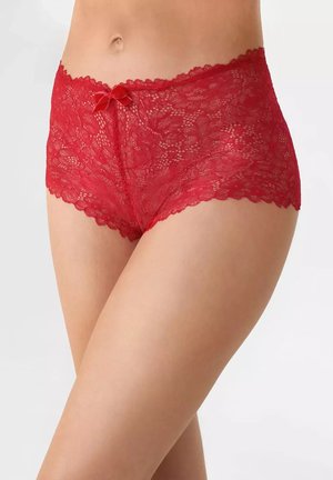 Czerwone majtki typu boyshorts z falbaniastym brzegiem, ozdobione kwiatowymi wzorami i małą satynową kokardką z przodu. Miękki, fakturowany materiał.