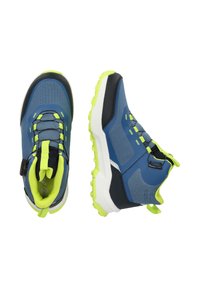 Sinivihreät ja harmaat vaelluskengät, joissa on verkkomateriaali päällä, neonvihreät yksityiskohdat, texturoitu muotoilu ja joustava kumipohja. Varustettu nyöritysjärjestelmällä.