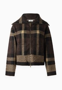 Braun und schwarz kariertes Fleece-Jackett mit Reißverschluss, großem Kragen und geripptem Saum, das Muster in kontrastierenden Farben aufweist.