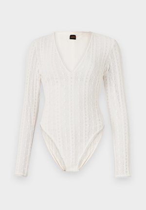 Witte longsleeve bodysuit met een diepe V-hals, textuur gebreid patroon en een aangesloten silhouet met drukknopen onderaan.