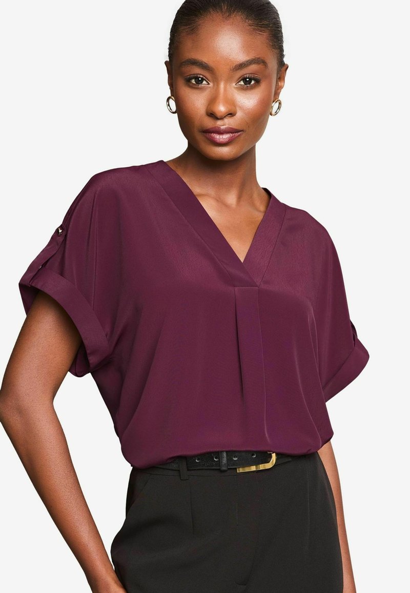 Lipsy UTILITY SHORT ROLL SLEEVE - REGULAR FIT - Blūze - berry red