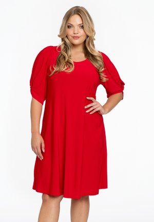 Robe rouge midi en tissu doux, dotée de manches bouffantes, d'un col rond et d'une coupe ample pour le confort.