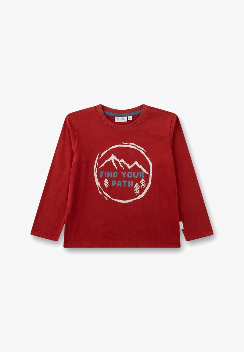 Langärmliges rotes T-Shirt aus Baumwolle mit einem kreisförmigen Grafikdesign, das Berge und den Text "FIND YOUR PATH" in Blau und Weiß zeigt.