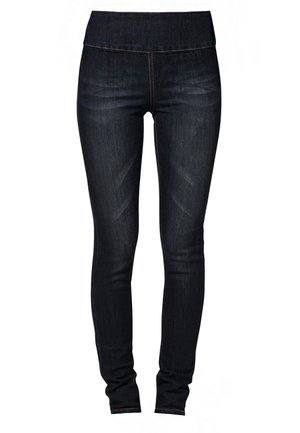 Ciemnoniebieskie obcisłe dżinsy z wysokim stanem, delikatnym przetarciem na udach, bez widocznych kieszeni ani zdobień.