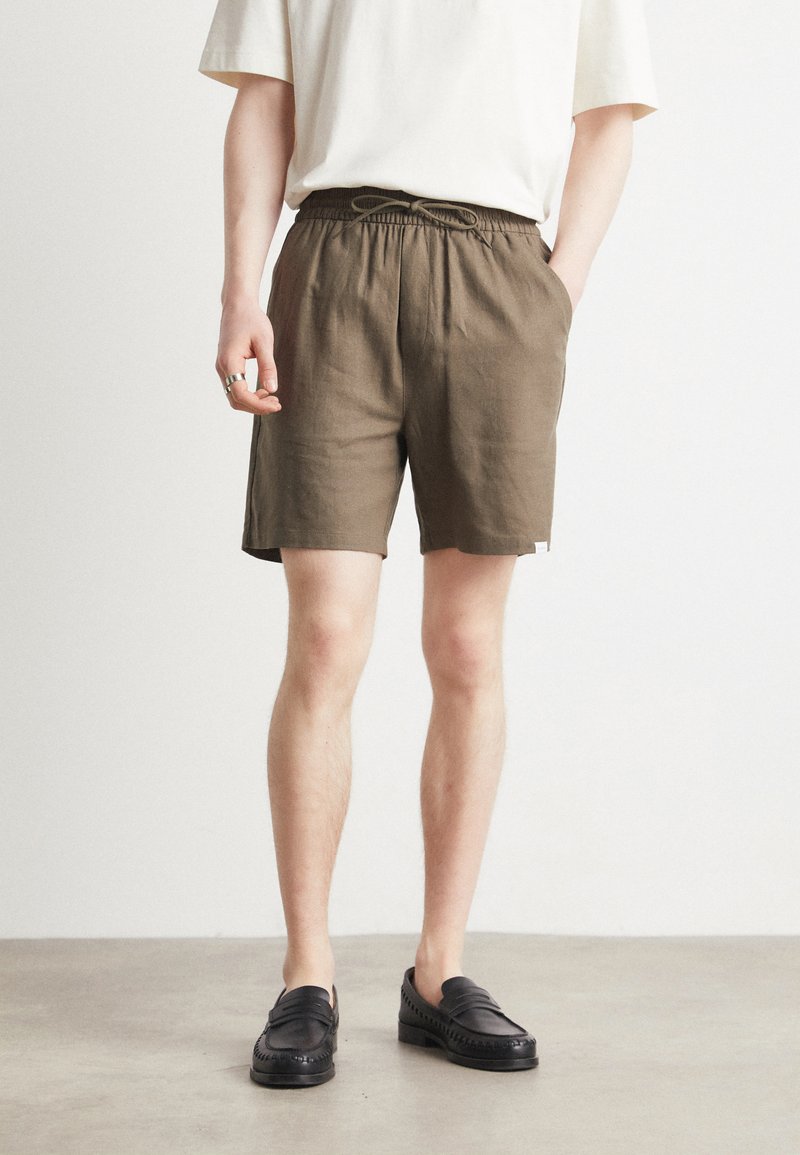 Les Deux Rövidnadrágok - brown