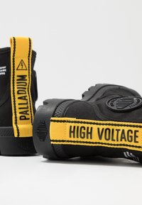 Palladium Botki sznurowane