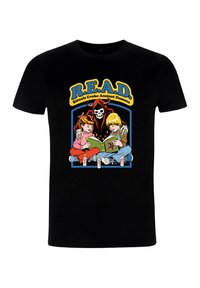 Sort bomulds-T-shirt med farverigt grafikprint af børn, der læser, en kraniefigur og stearinlys. Teksten ovenfor lyder "R.E.A.D." i gul.