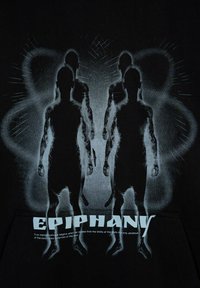 Czarny hoodie z graficznym nadrukiem czterech stylizowanych postaci w szarym gradientzie, z tekstem "EPIFANIA" na dole w pogrubionej czcionce.