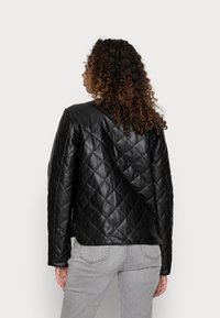Esprit Collection Casaco de pele sintética - black